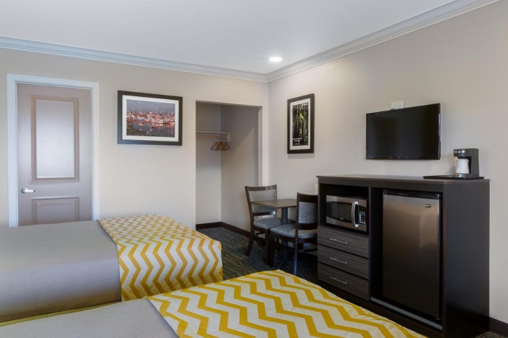 Queen Room with Two Queen Beds - Non-Smoking